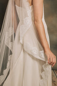 Load image into Gallery viewer, mantilla veil