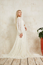 bohemian lace wedding dress with detachable sleeves