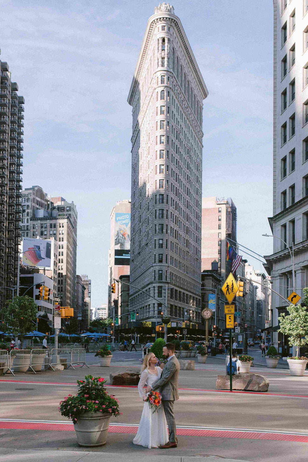 bride and groom in front of the Flatiron Building in New York