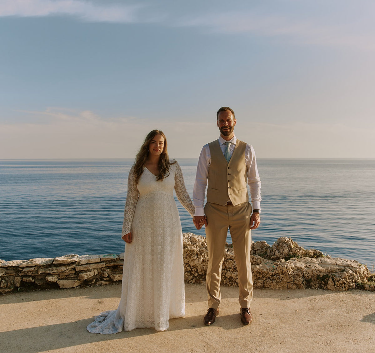 lace_wedding_dress_with_sleeves.jpg