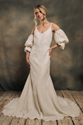 Load image into Gallery viewer, mermaid wedding dress with detachable sleeves 
