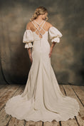 Load image into Gallery viewer, mermaid wedding dress with detachable sleeves 
