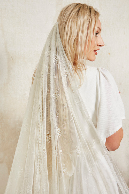 nontraditional veil